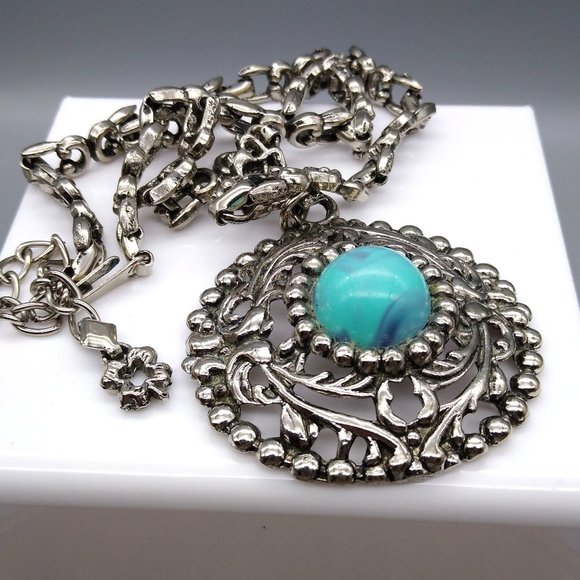 Vintage Bold and Chunky Medallion Lavalier, Marbled Plastic Cabochon Pendant - Picture 3 of 4